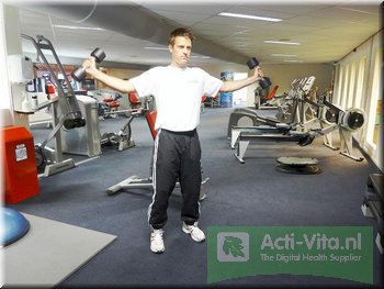 Fout bij Front Raise: Kromme polsen